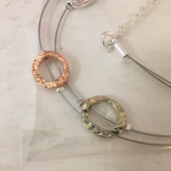 Illusion Hammered Necklace Earrings & Bracelet Set Tricolored. NEW Retired Avon - Picture 3 of 10